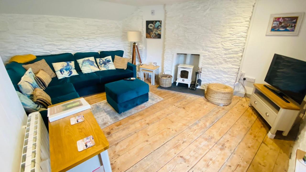 Spindrift Is A Beautiful Newly Refurbished Three Bedroom Private Family House Located On The Old Harbour And The Coastal Path In The Heart Of Beautiful Polperro Extérieur photo