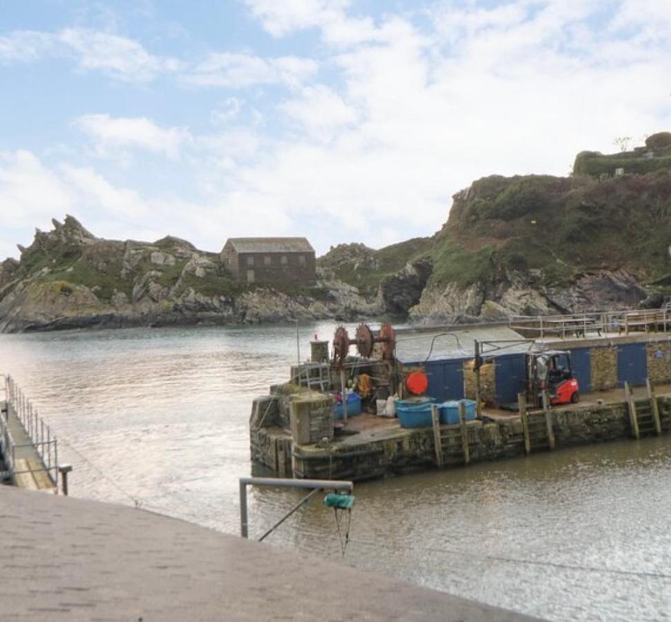 Spindrift Is A Beautiful Newly Refurbished Three Bedroom Private Family House Located On The Old Harbour And The Coastal Path In The Heart Of Beautiful Polperro Extérieur photo