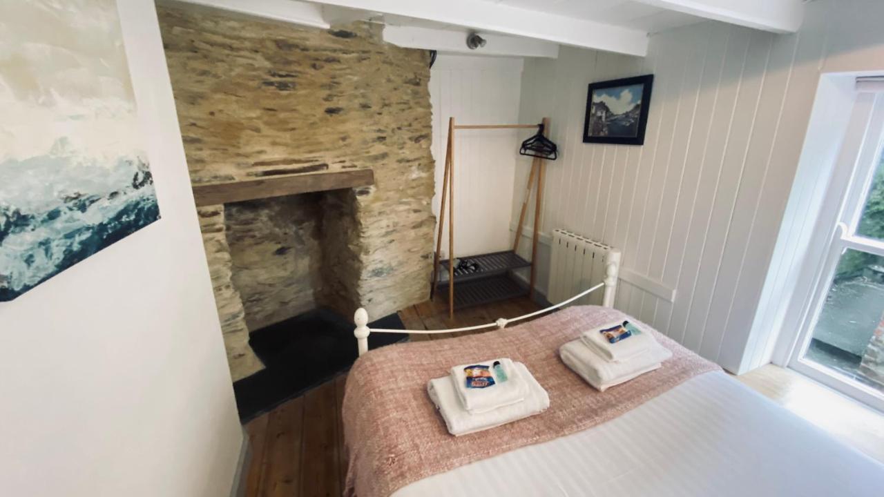 Spindrift Is A Beautiful Newly Refurbished Three Bedroom Private Family House Located On The Old Harbour And The Coastal Path In The Heart Of Beautiful Polperro Extérieur photo